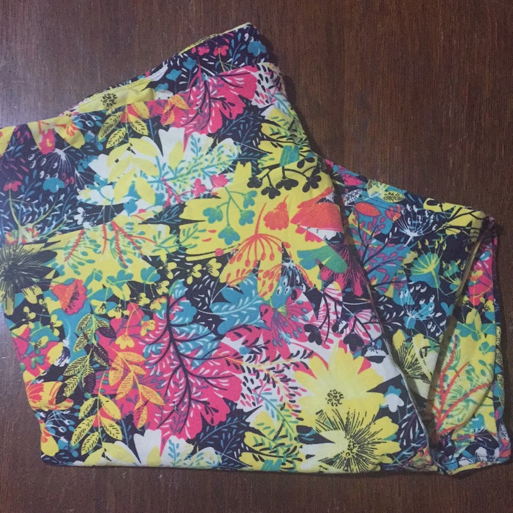 Lularoe TC2 leggings.